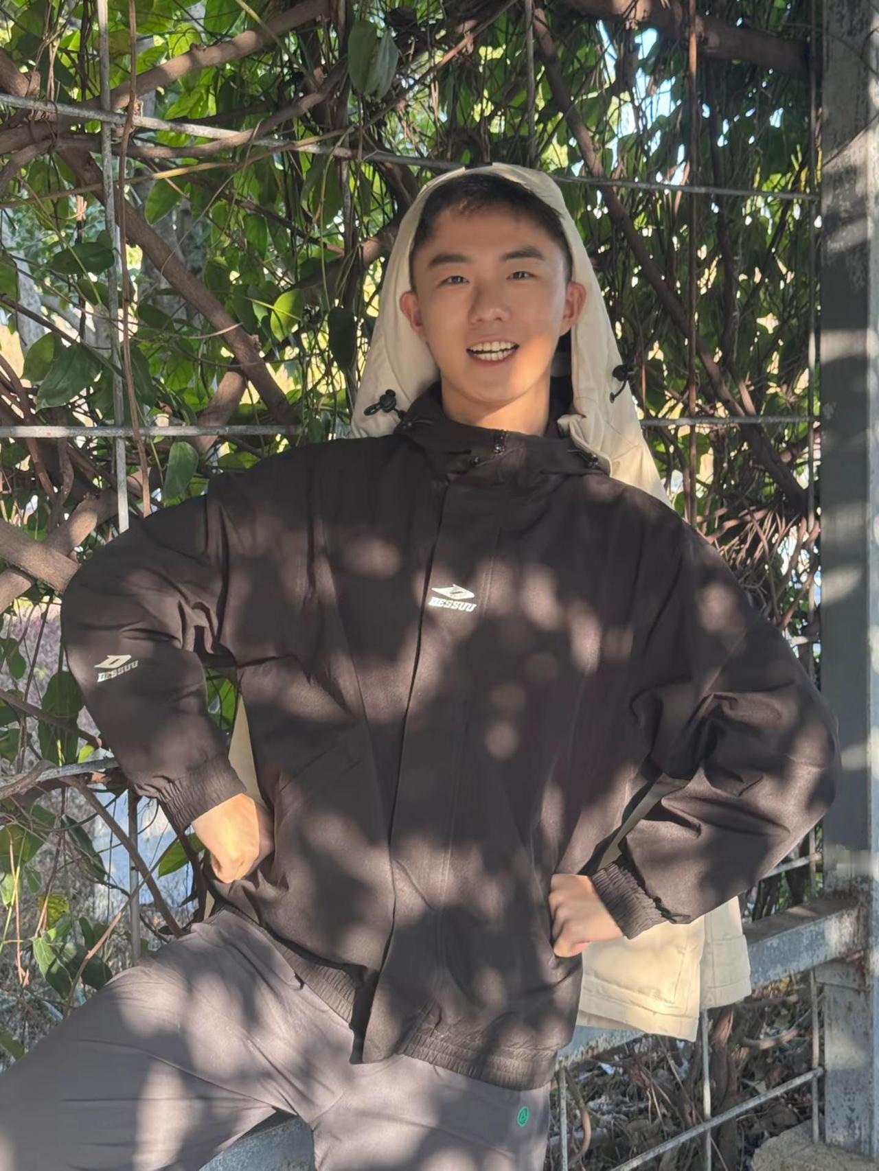 有点像特殊人群 享受阳光享受生活 1