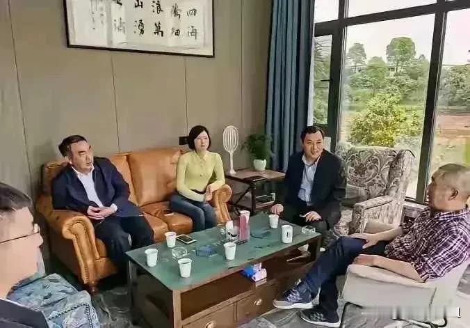 万能生活指南这几个龟孙拍完照会干嘛