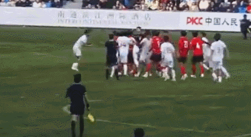 海港梯队不是吃素的！热身赛硬刚苏超劲旅。
在成千上万球迷的注视下，一场热身赛变成