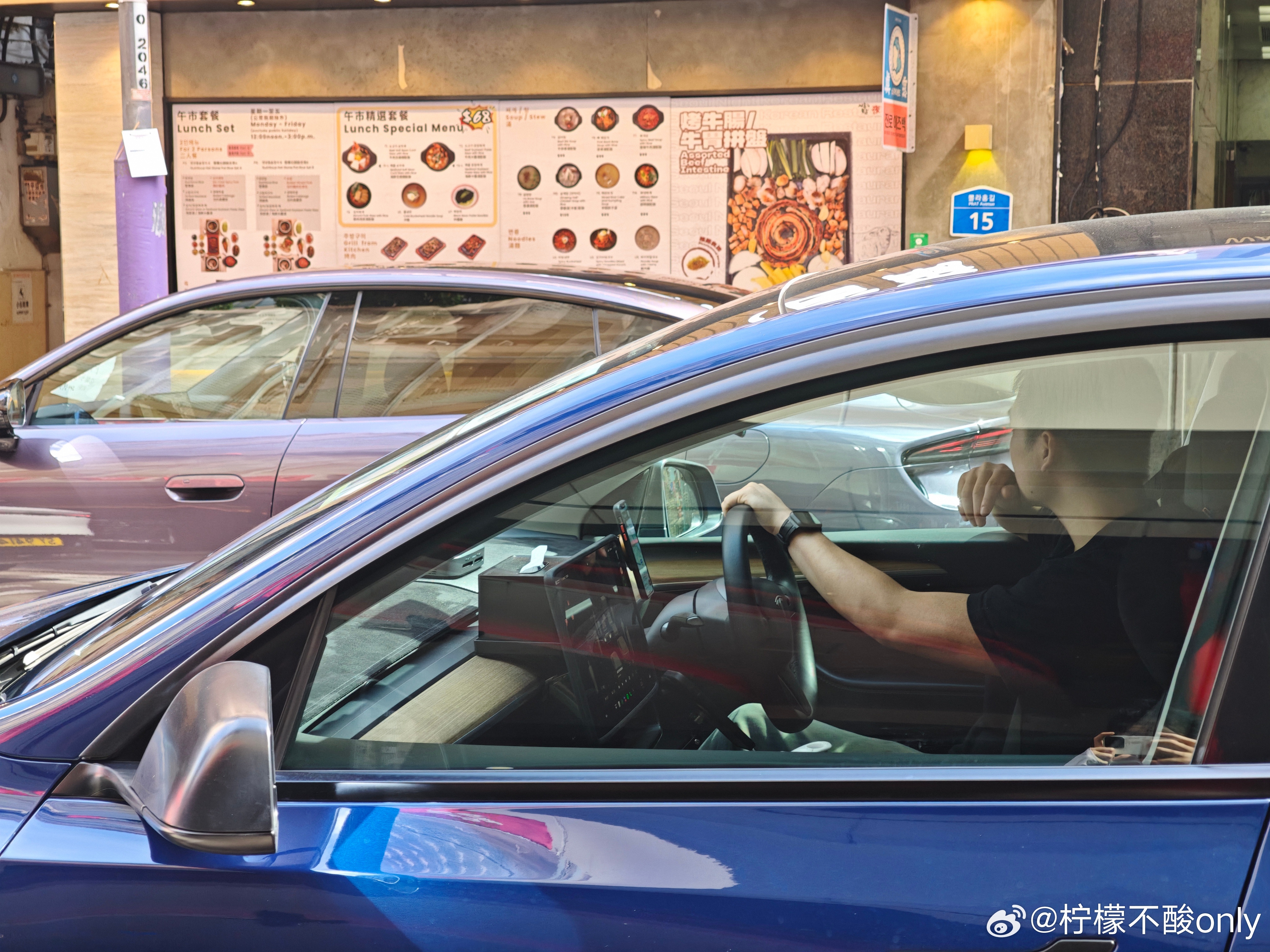 赛力斯触及跌停上半年问界销量16.08 万辆，单车终端销售均价32.8 万元 /