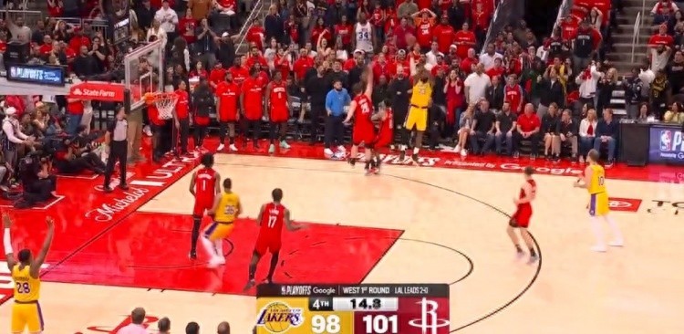 【🔥关键时刻，詹皇再现神迹🏀】在比赛的关键时刻，詹姆斯犹如战神附体，一记抢断