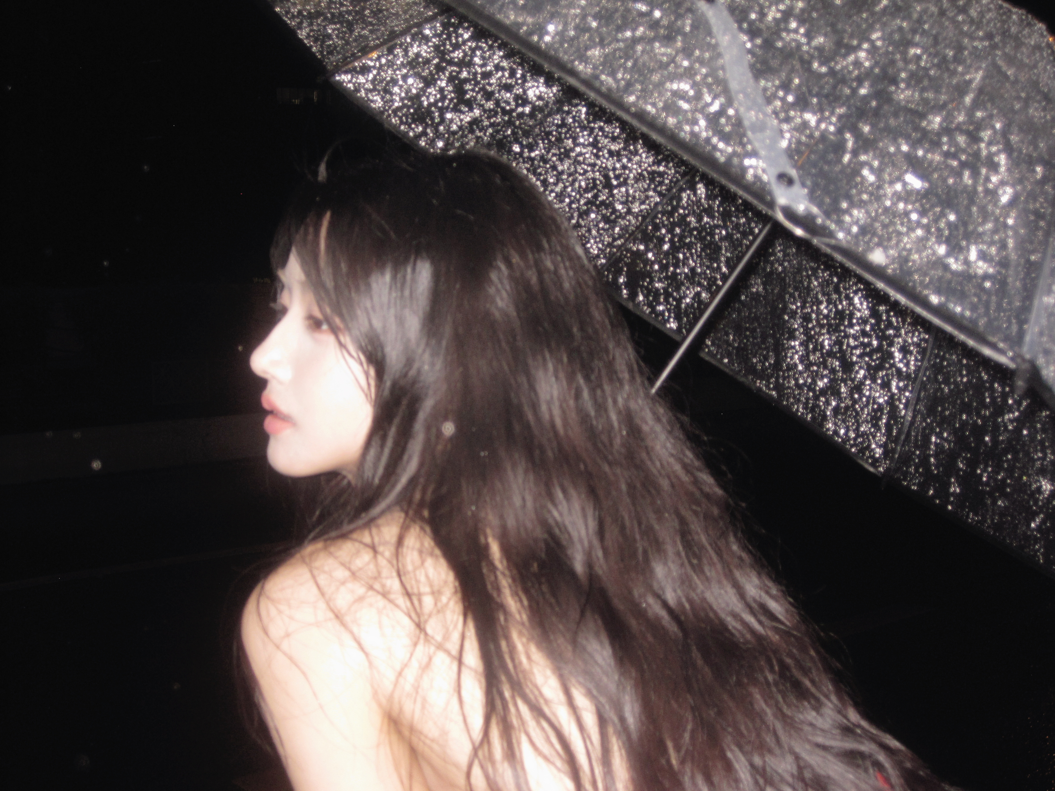 嗑颜bot 卢昱晓  “你知道下雨前会有一股独特的味道吗，我很喜欢那个味道？” 