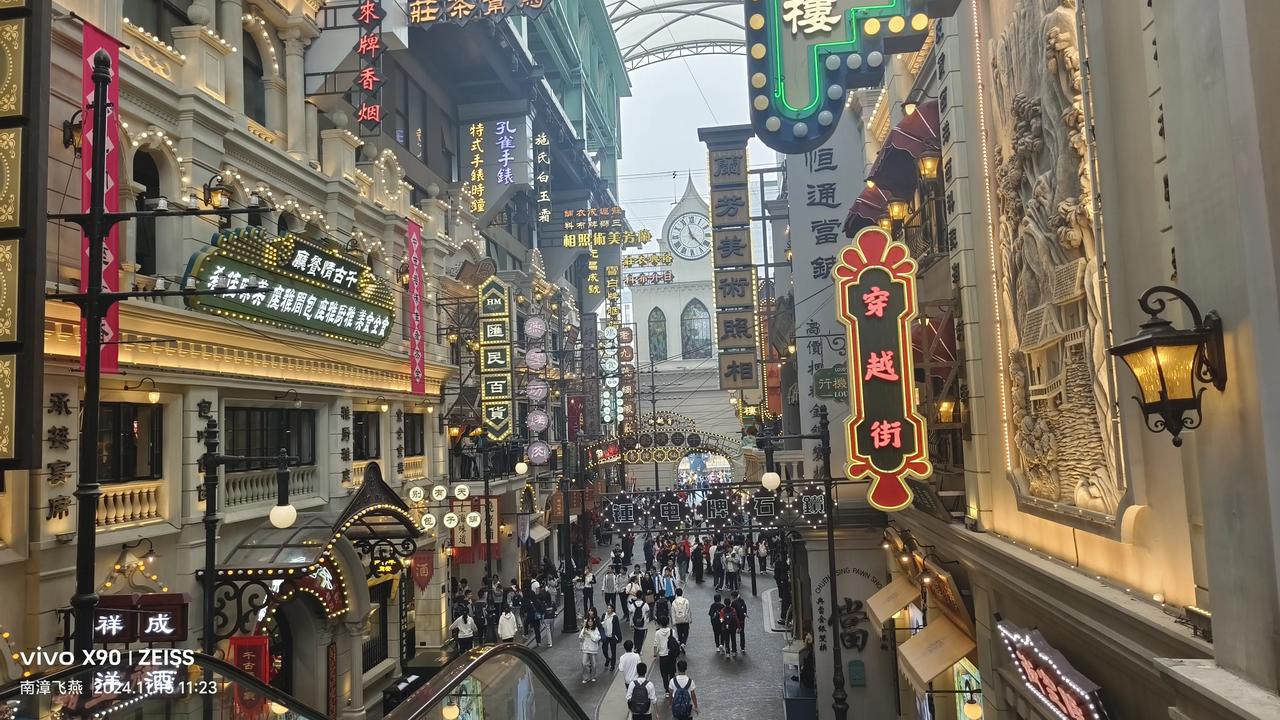 上海旅拍推荐上海千古情景区是来上海旅游推荐穿旗袍拍摄的最佳打卡地，一定要掌握好时