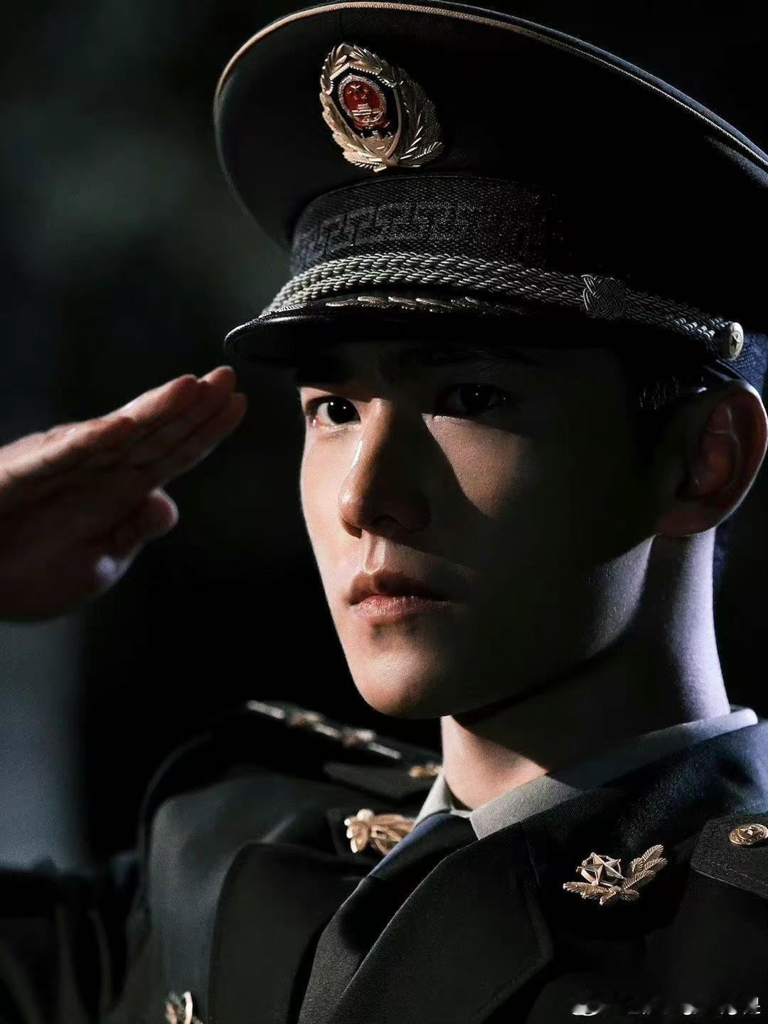 杨洋 美术课本里最有说服力的脸 被美术课本认证的颜值！杨洋登上人教版美术书，建模