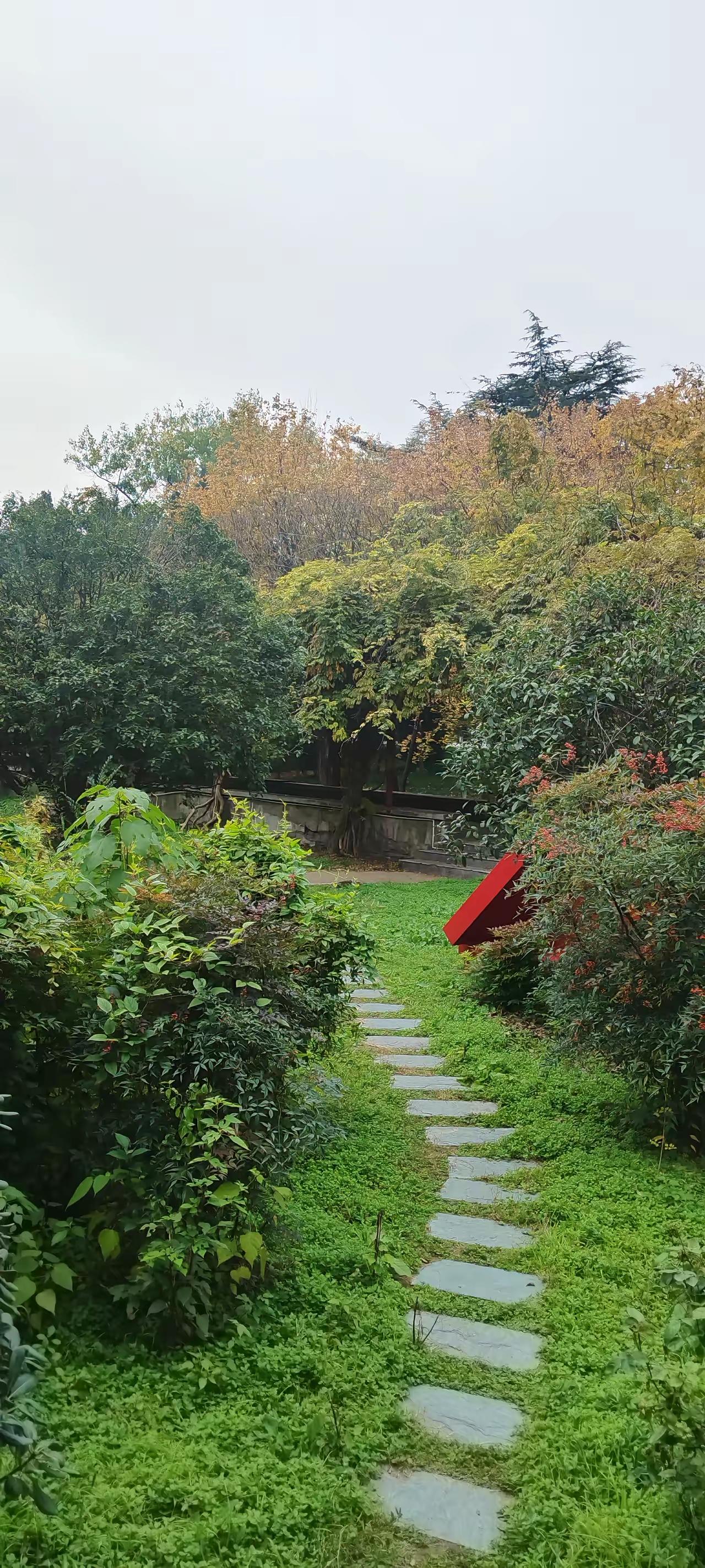 昨天闺女领回来她男朋友，气的我血压180。那么多人给她介绍，她都推三阻四，自己看