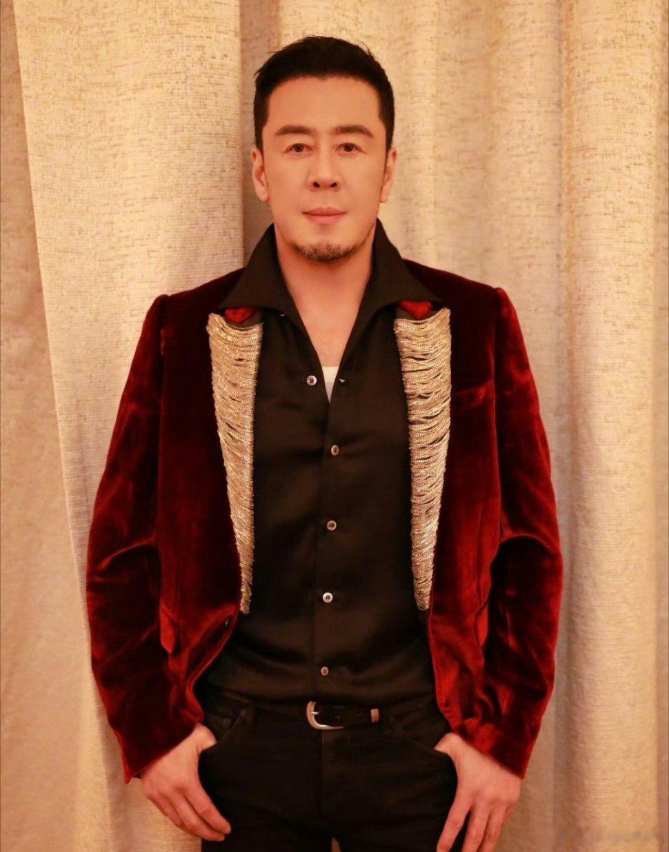天赐的声音 新一轮录制阵容：侯明昊、张碧晨、杨坤支持这个《天赐的声音》，让《歌手