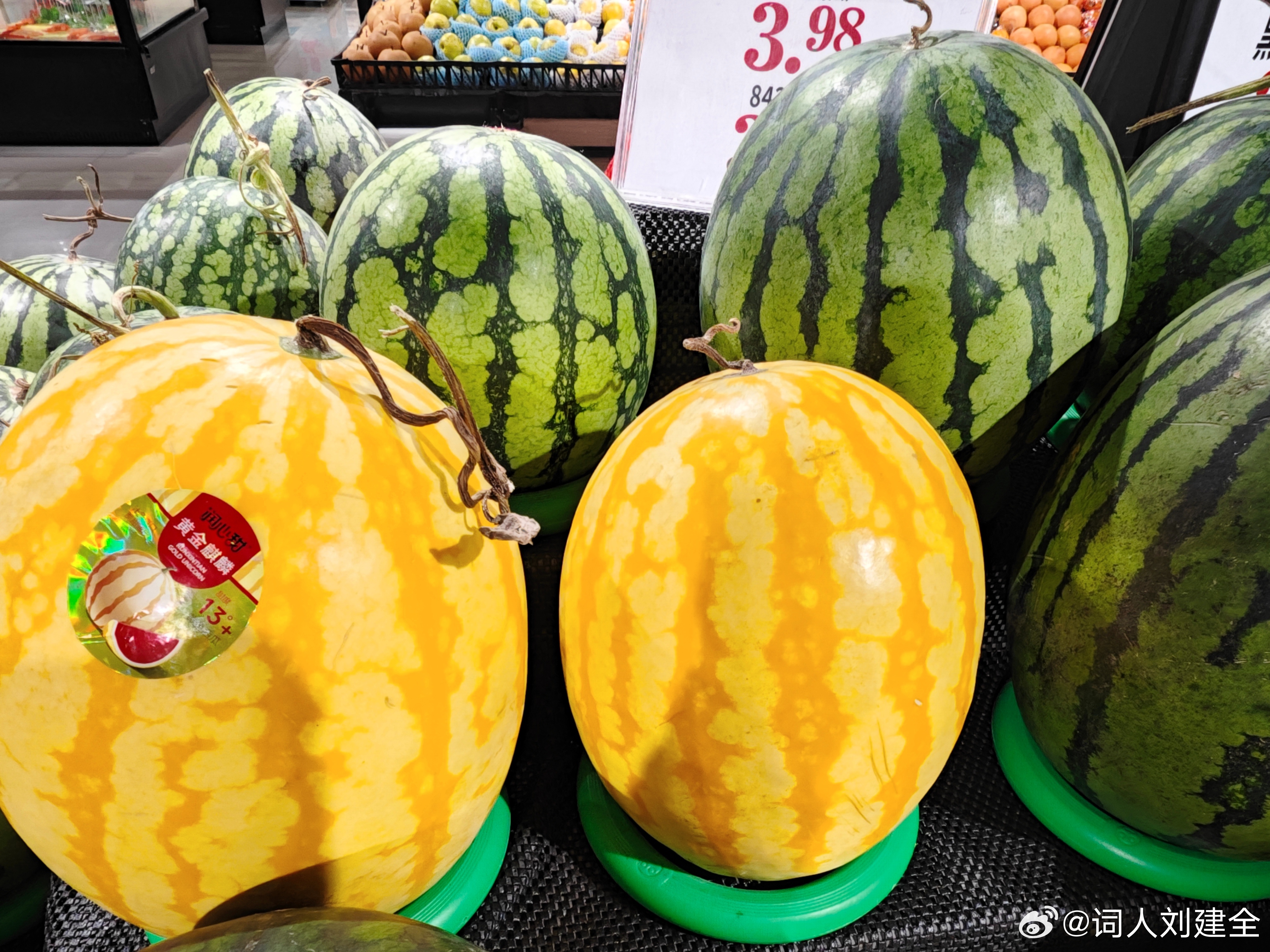 金黄色西瓜，平生初见。于当地是日常，于我是奇遇。世界这么大，不走出去，你永远不知
