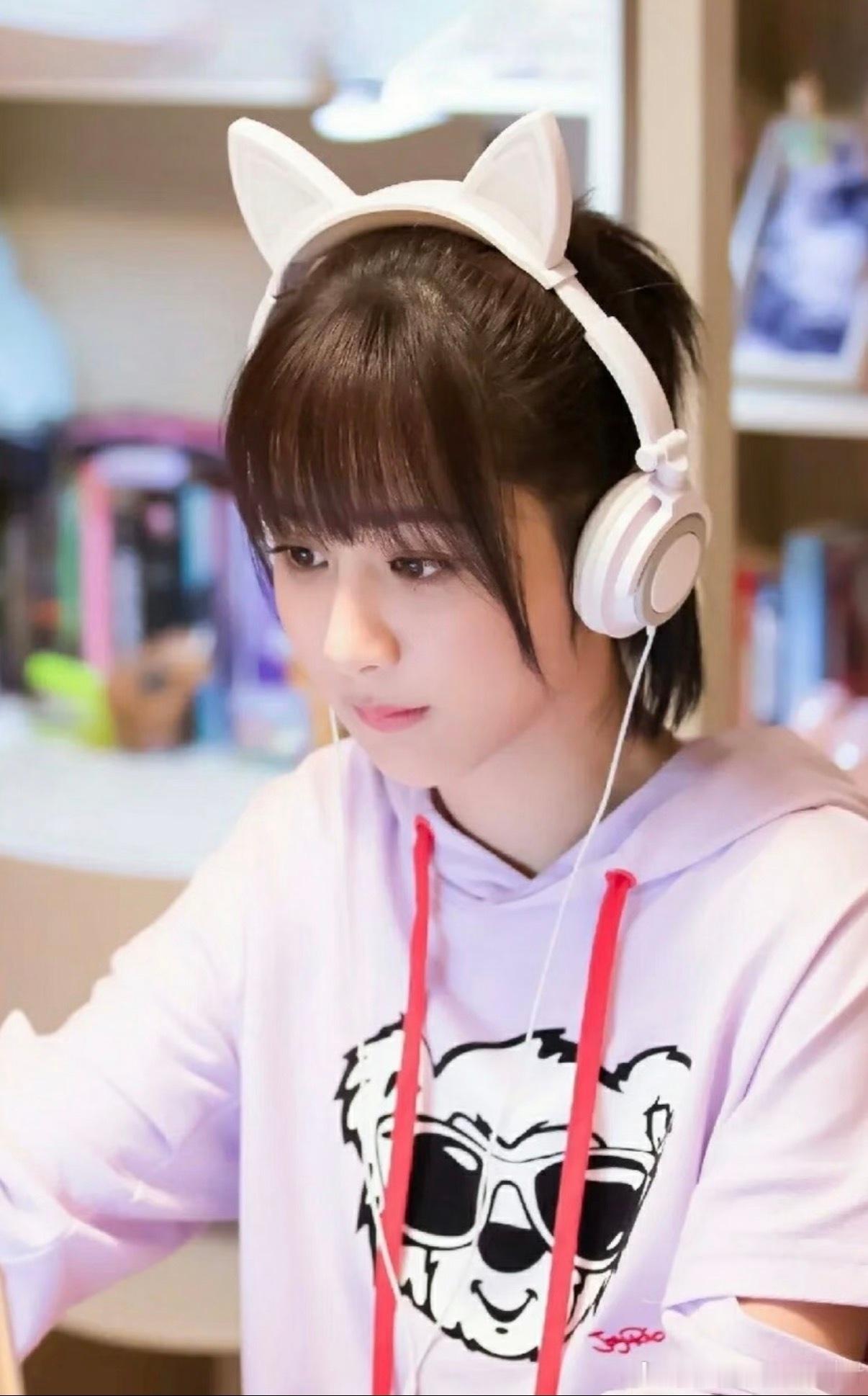 杨紫内娱伟大的养成系 杨紫的演技真的越来越有层次感了，演邱莹莹的时候灵动可爱，演