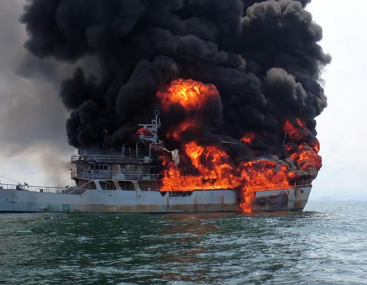 一觉醒来美国和伊朗又开火了！这次直接发生了海战！
美国中央司令部19日声称，美军