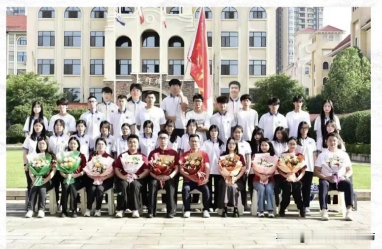 暂别校园，奔赴万里星河——致文郡洋沙湖2026届高三、高复学子
       六