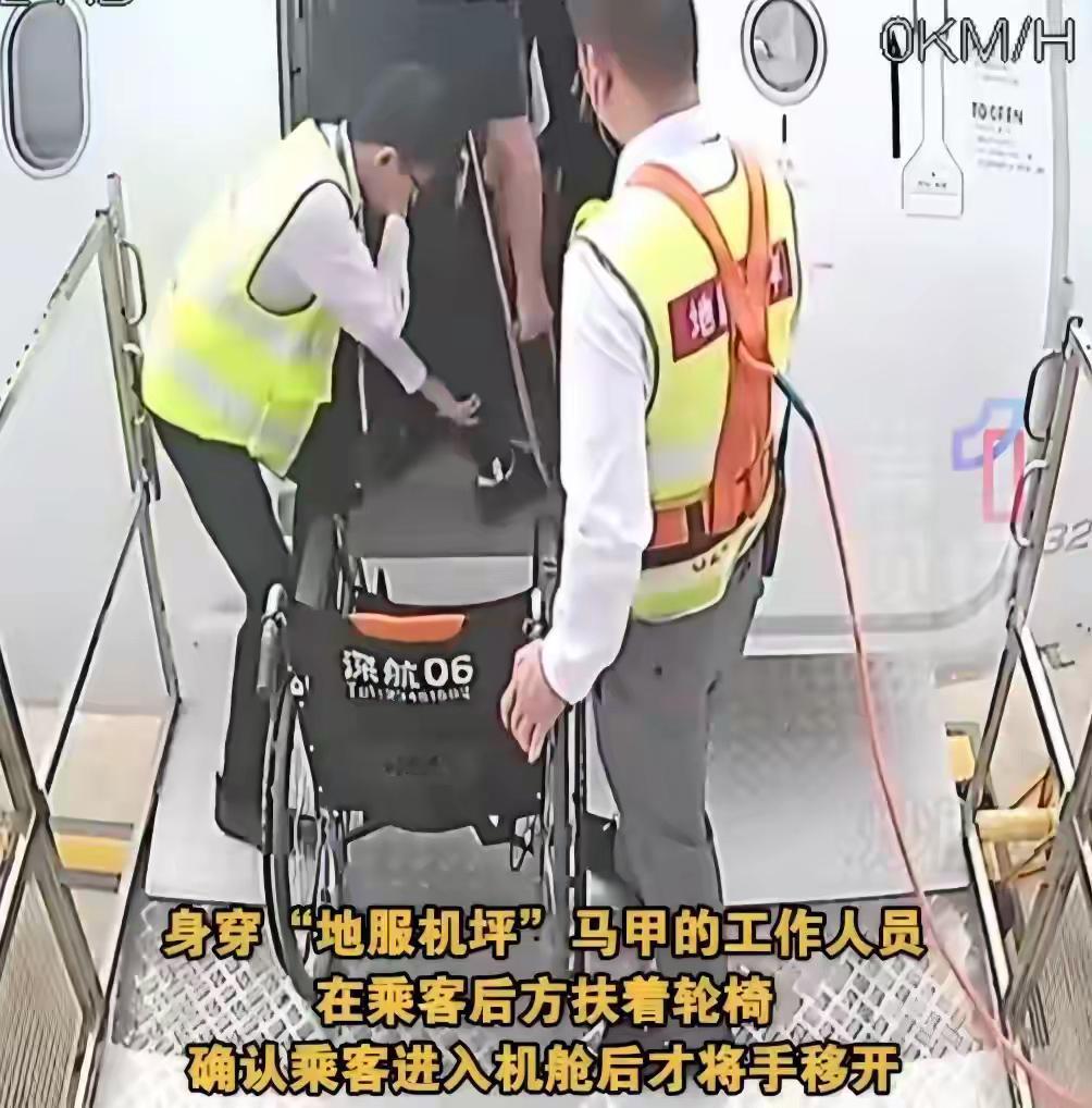 郑智化：本来可以从从容容，结果非要把自己搞到“连滚带爬”。
郑智化又火了，只不过