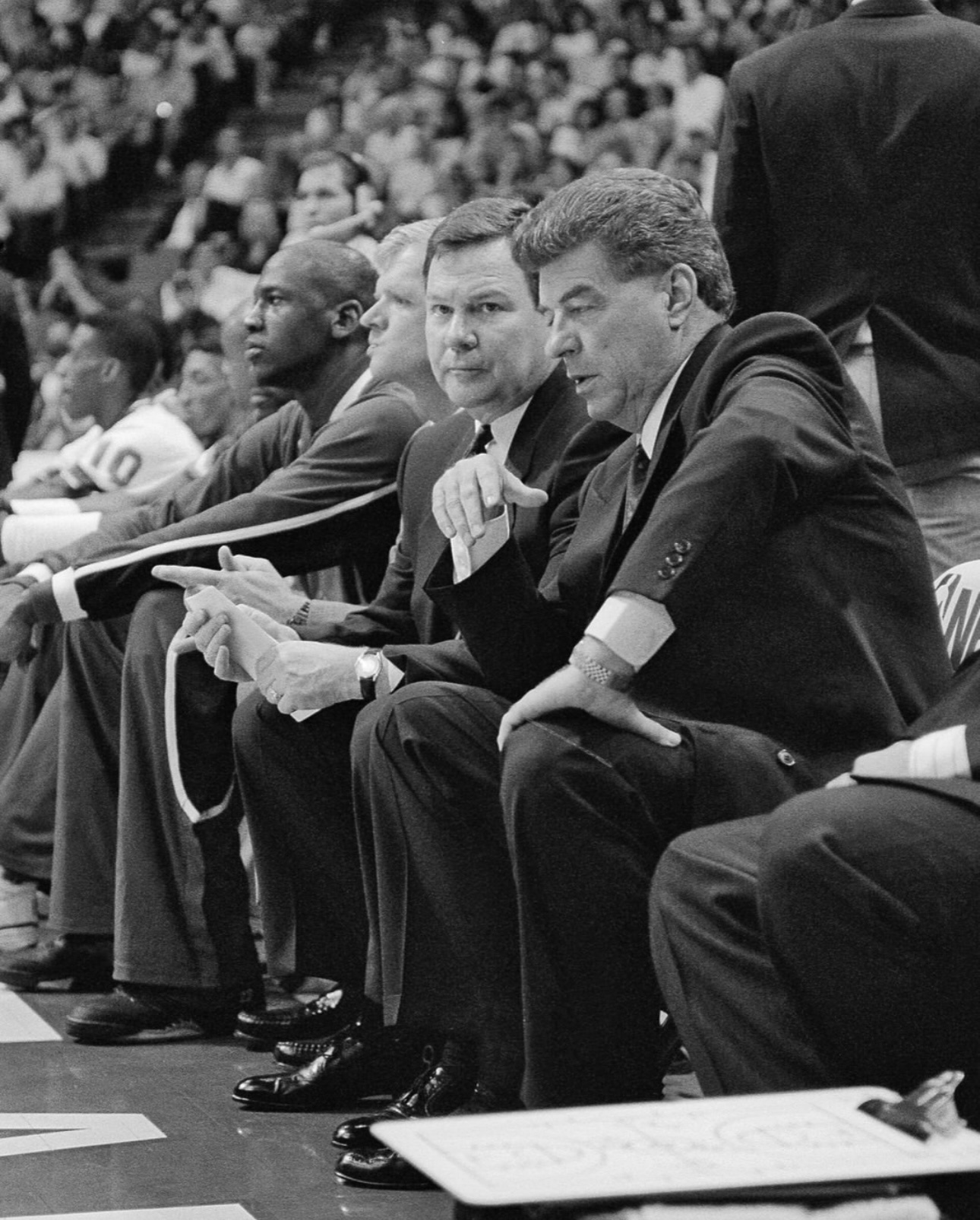 篮天下 活塞队主教练比克斯塔夫，成为活塞近20年来首位执教全明星的主帅。Imag