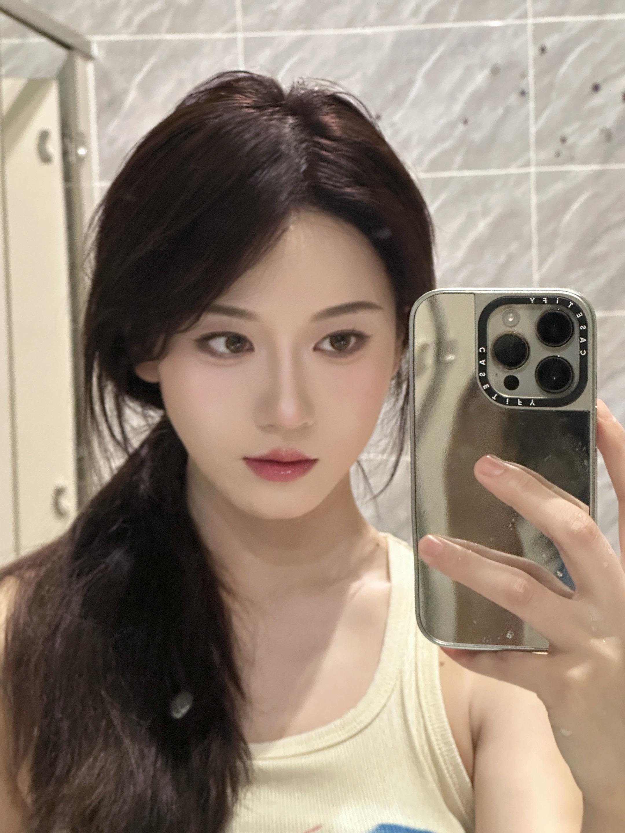 幸福的秘诀就是 有一天我爱上了一个人 我才发现别人不再吸引我了
