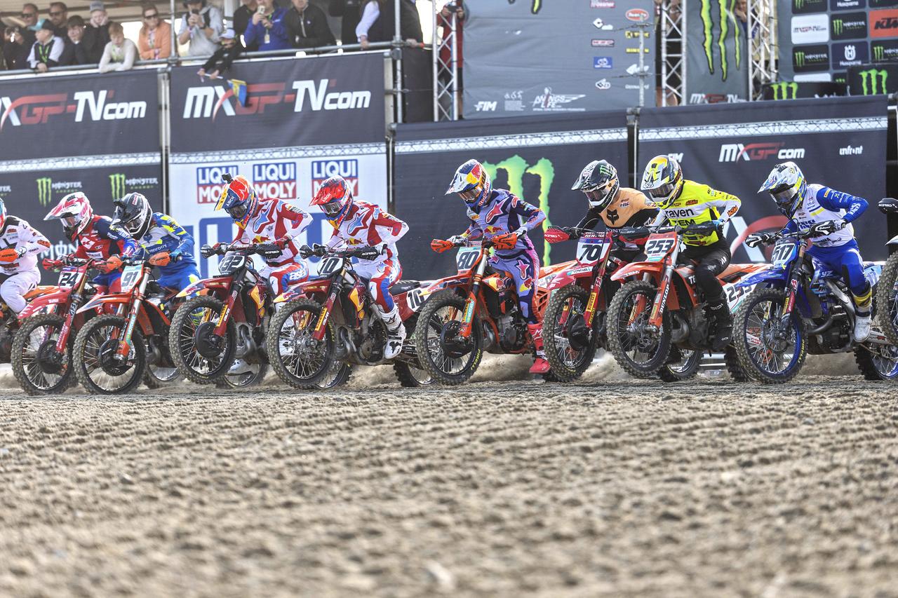 MXGP 越野世界锦标赛将强制车手使用气囊服

九月初的时候，由 FIM 总裁维