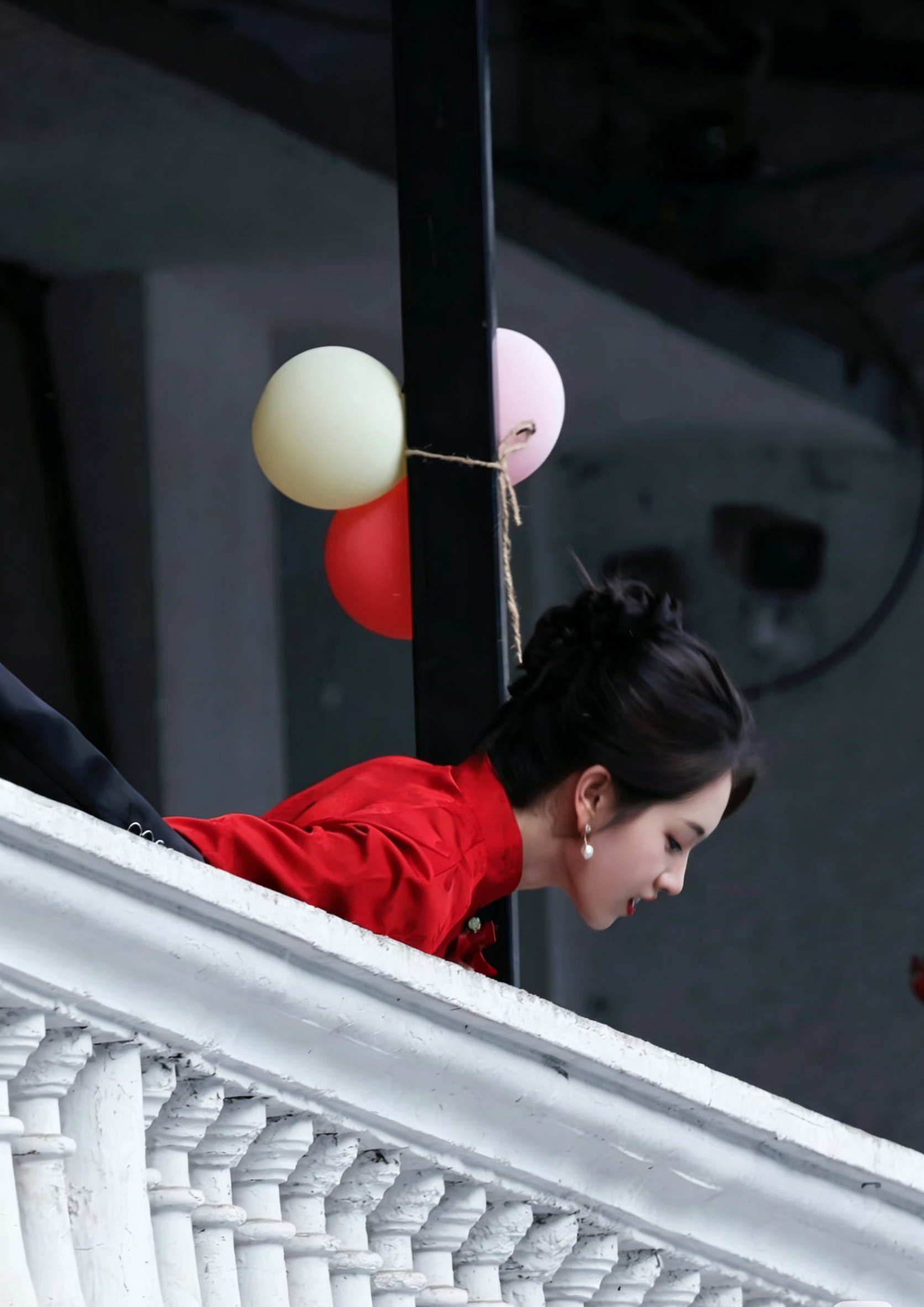郭宇欣《渐染》最新路透是结婚剧情吗？娇俏小媳妇好美丽…