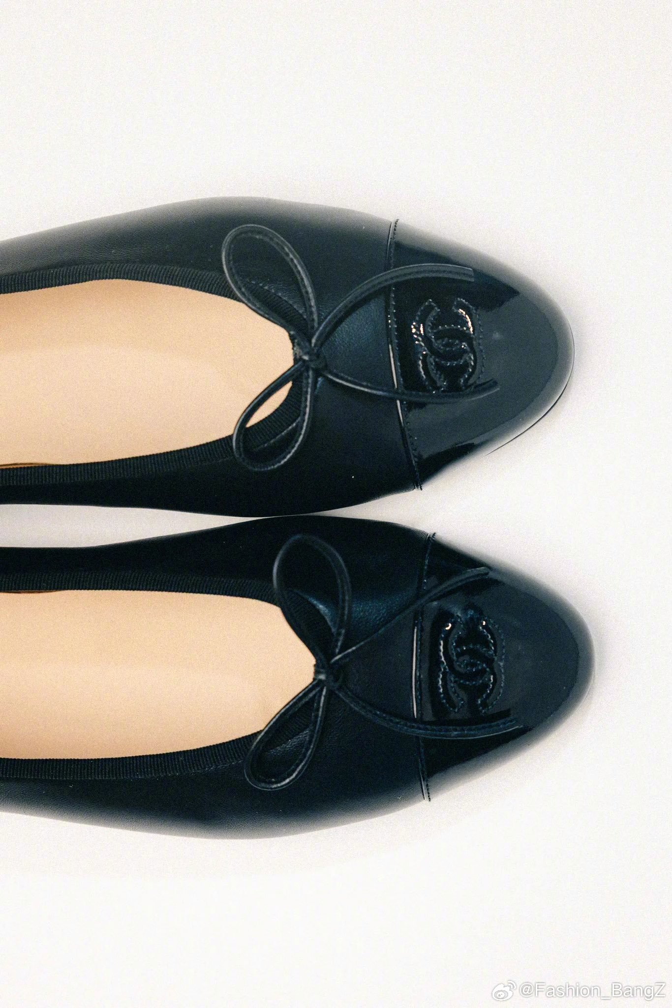 Harry Styles 身着 CHANEL 特别定制套装，亮相 BRITS 全