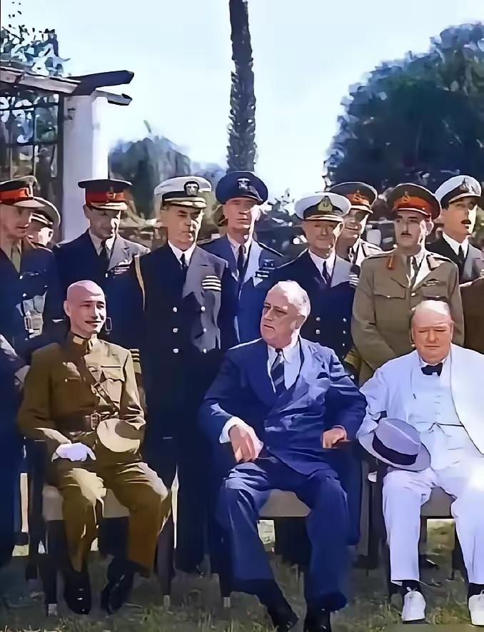 他就是历史的罪人。
作为曾经的一国之君，没有应该有的大格局，缺少长远的战略眼光，