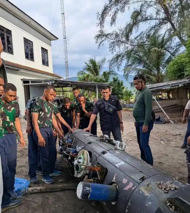 印尼媒体报道称，该国渔民在龙目海峡附近打捞了一个无人水下潜航器，上面印有中船重工