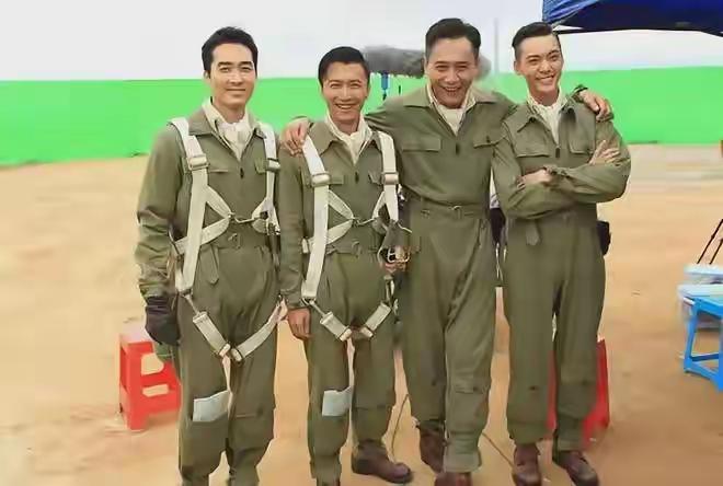 香港明星谢霆锋人生充满了传奇色彩，从他出生起，就是媒体关注的焦点。
  其父亲是