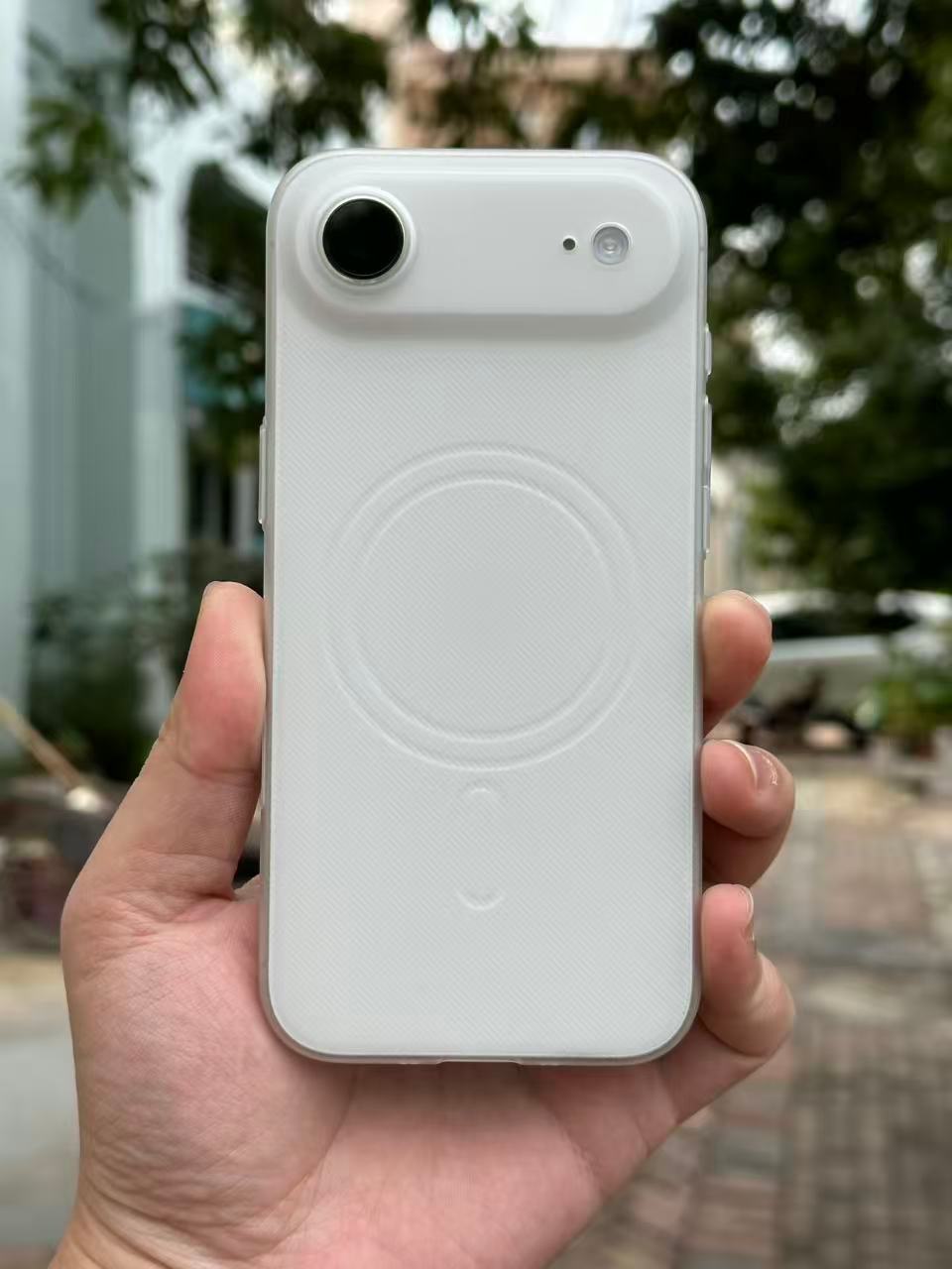 iPhone Air 壳+膜+盖，三位一体围绕超薄这个概念，我们做了一个只有2克