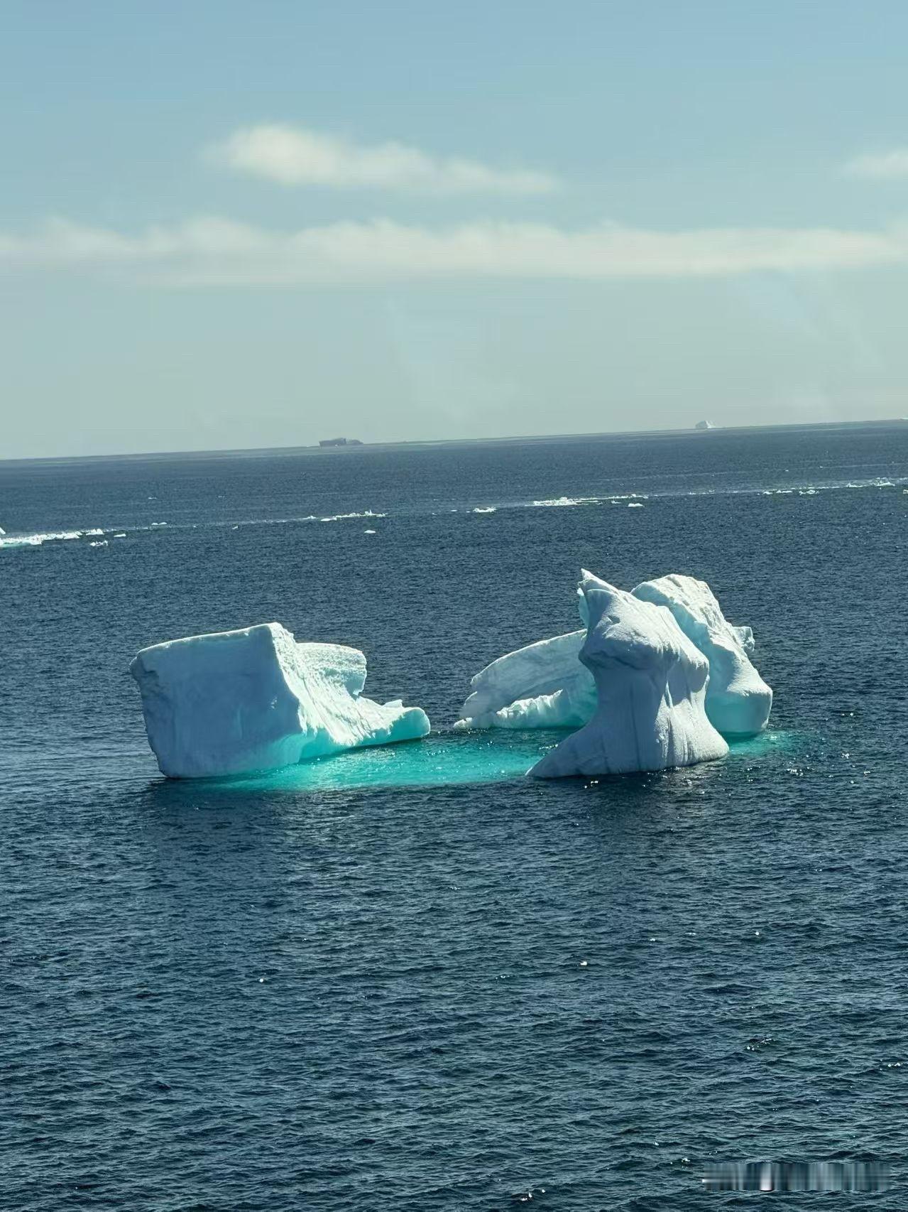 周一武汉地铁客流量竟然未达400万人次，为399万多[呲牙][呲牙][呲牙] 爆