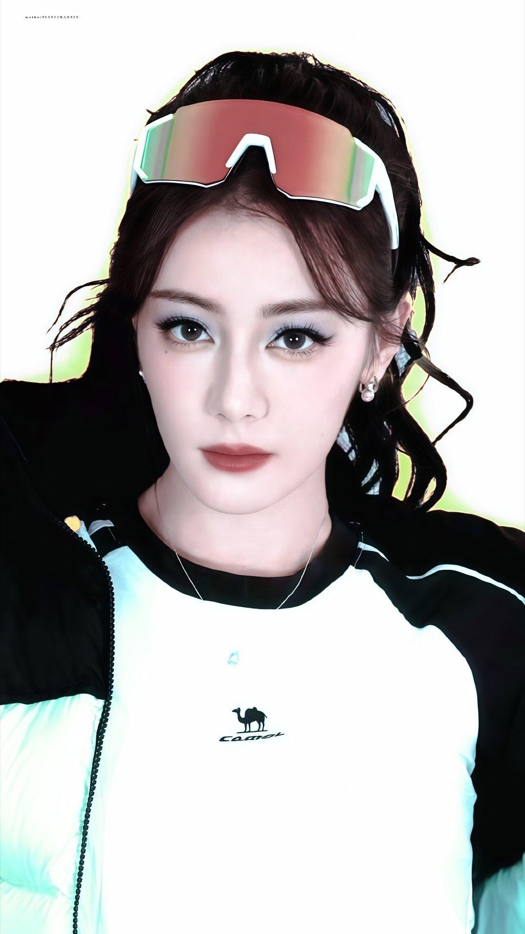 迪丽热巴：九月不适，健康至上调整行程

自九月份起，迪丽热巴的身体就亮起了“红灯