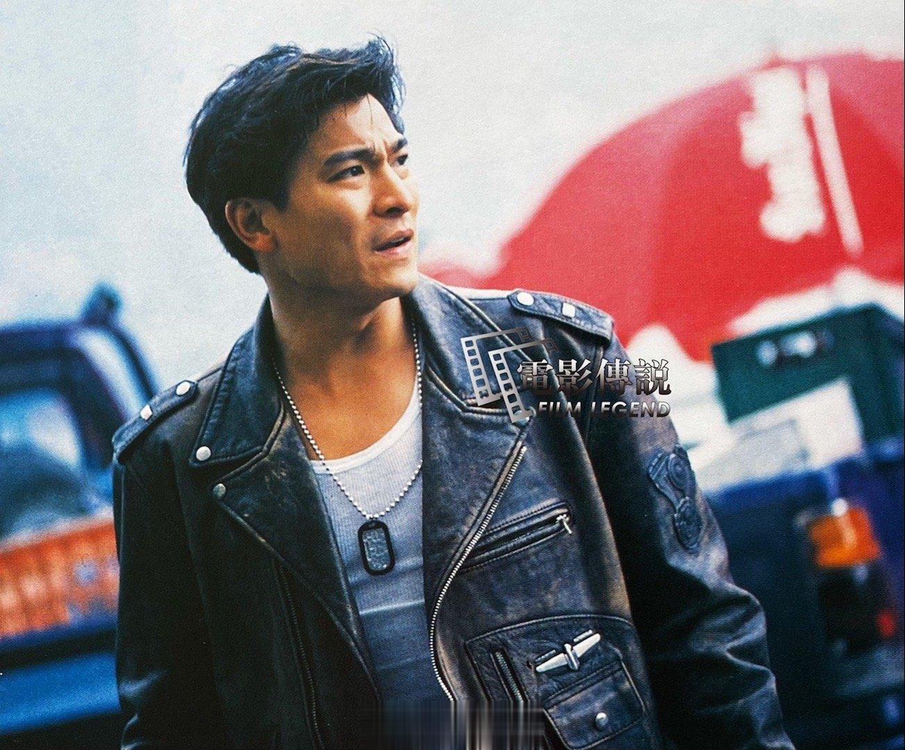 #刘德华[超话]# 1992年，电影《龙腾四海》片场。 ​​​