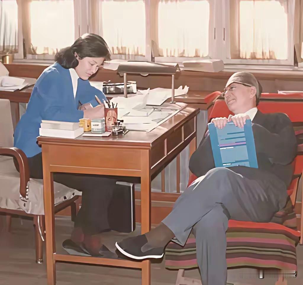 乔冠华和章含之，两个人年龄相差22岁，他们结婚的时候，乔冠华61岁，章含之才39