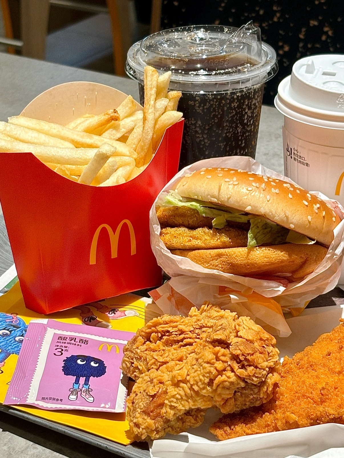 麦当劳回应涨价麦当劳现在已经变成儿童套餐了，可乐变小，汉堡变小，价格反而涨了，真