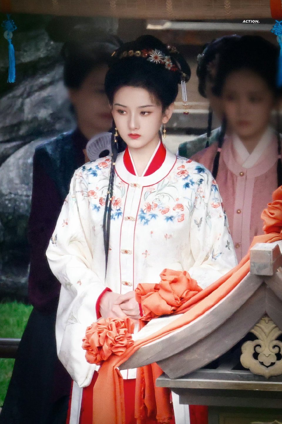 宋祖儿表妹万福目前全身路透造型🈶梳化:汪涵造型:黄薇 ​​​好好看很适合 ​​