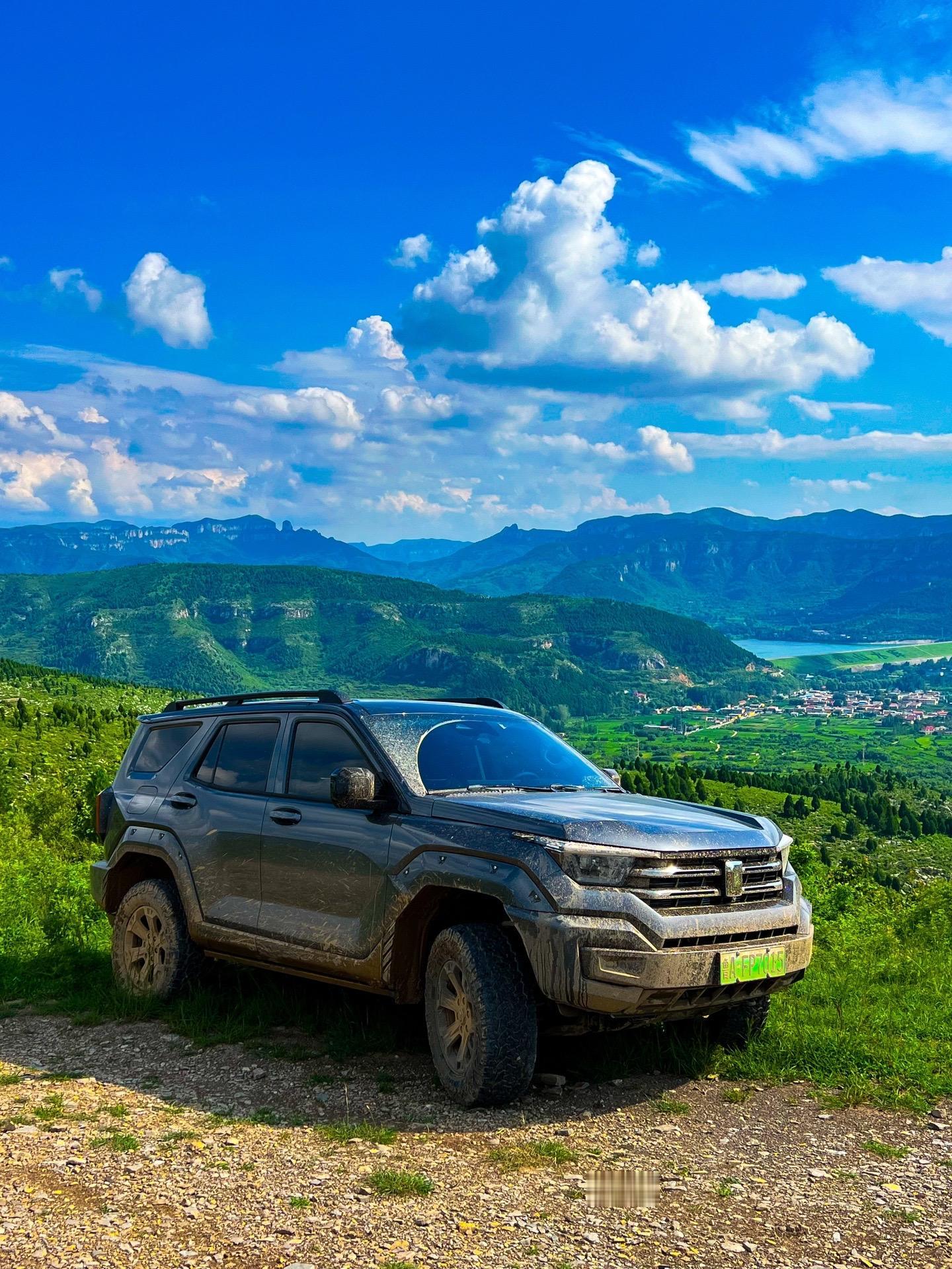 泥土是越野车的盔甲。