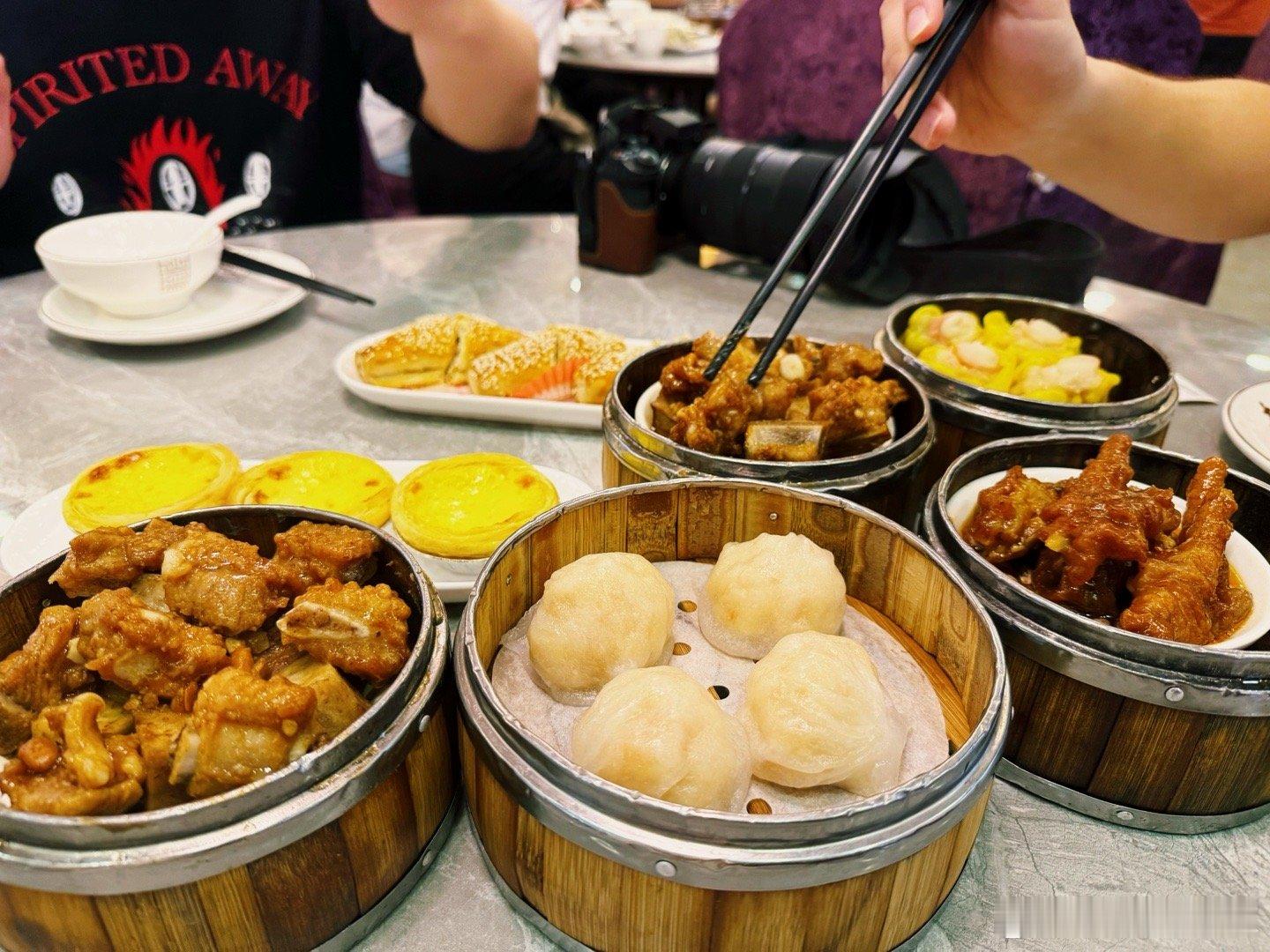 很久没见过这种手推茶点啦  ​​​