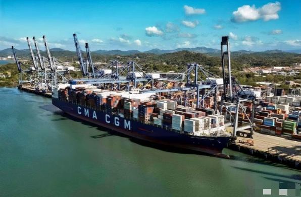 巴拿马睡不着了
近日，在巴拿马撤销香港长和旗下公司的港口运营许可证之后，中国正在