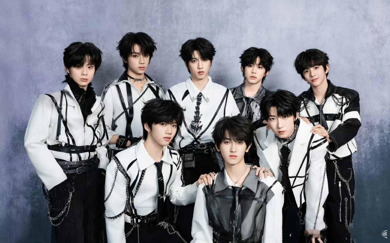 TF四代荣耀之战合照站位！目前张桂源是C 荣耀之战