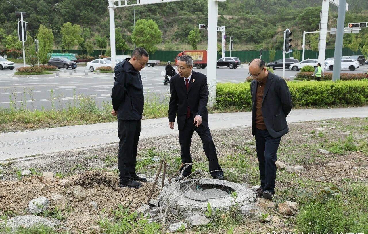 鄂检新闻【惊现“马路刺客”？别慌，他们出手了！✊】十堰市张湾区检察院最近在履行公