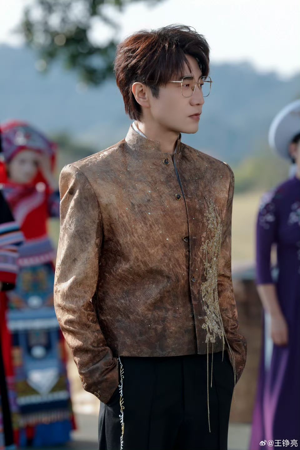 王铮亮一撇一捺舞台王铮亮元宵晚会一撇一捺舞台元宵晚会节目单中 王铮亮元宵晚会唱《