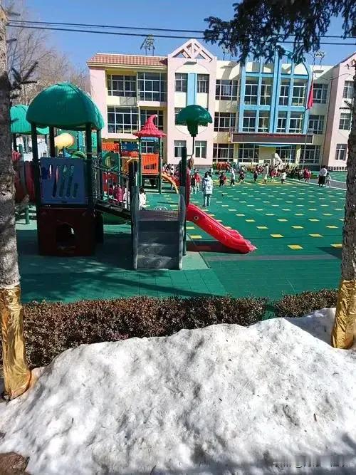 甘肃天水幼儿园铅中毒案件中，官方公布的调查报告显示，所使用的黄色染料里有一项铅含