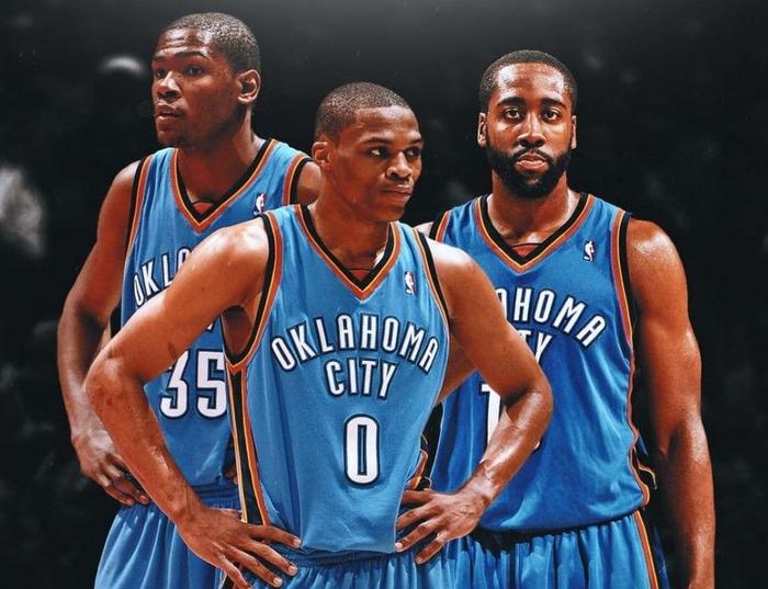 地球是个圆球，每个人的人生轨迹像个圆圈，虽然我们不曾相遇，但在这里或者那里，我走