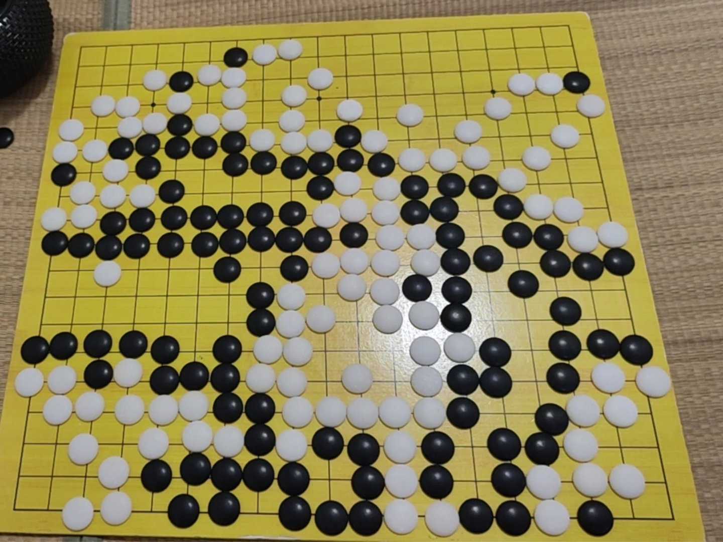 啥？这盘棋居然是我（执黑子）胜，而且是大胜？！还以为是猪儿嘟嘟胜呢。 