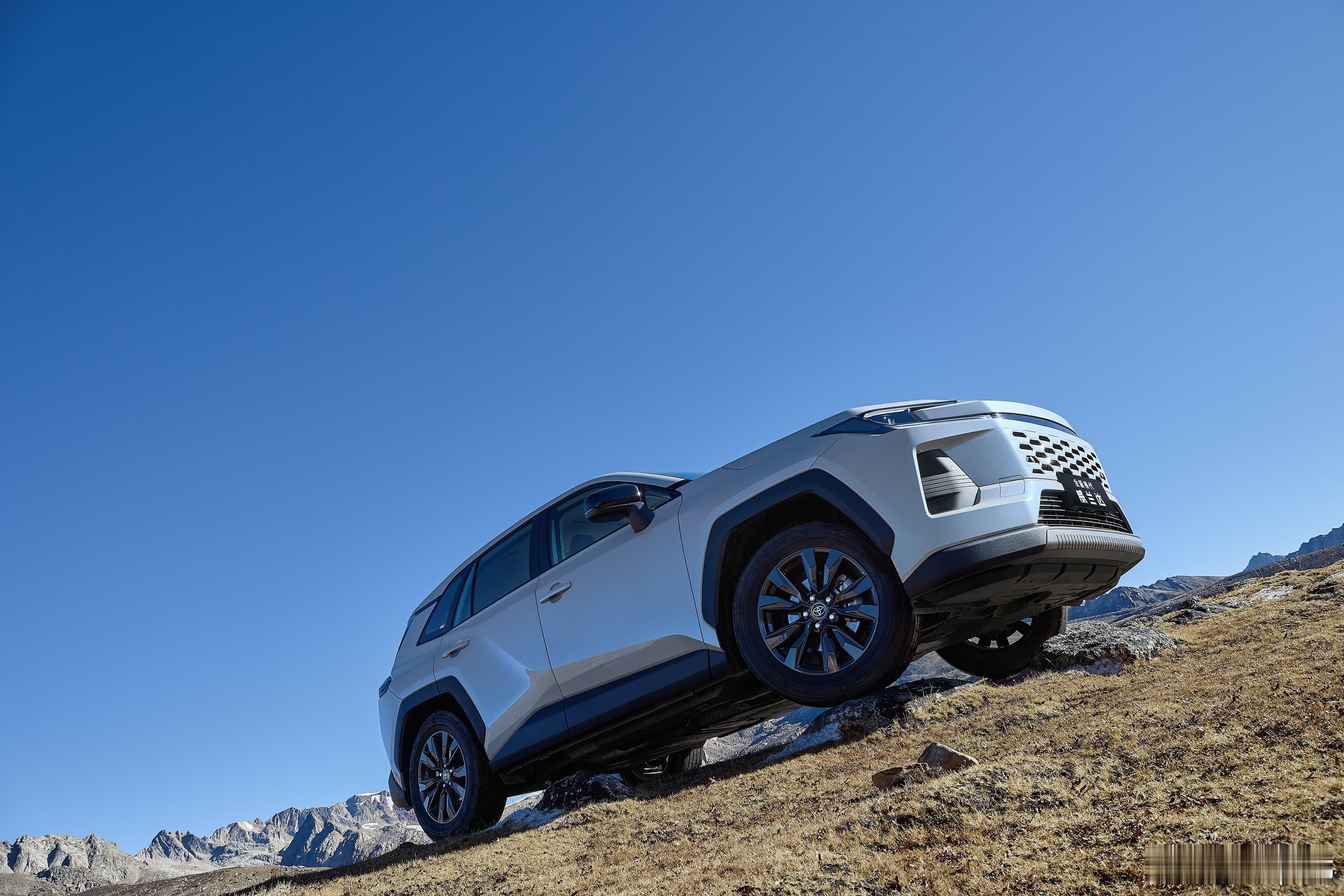 广汽丰田发布厂家直销保养套餐 广汽丰田这回搞了个新花样，推出厂家直销保养套餐，算