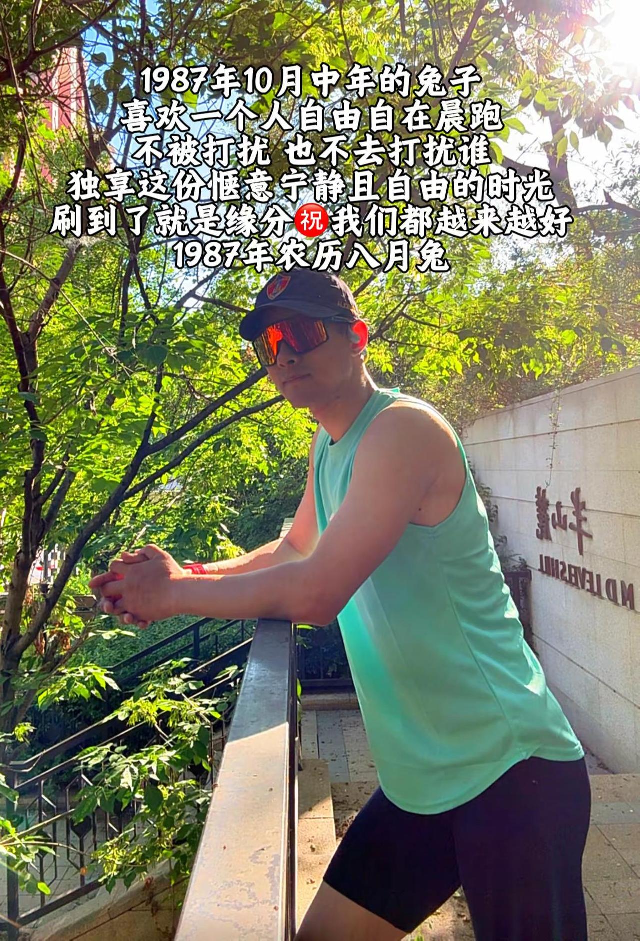 人到中年发现自己越来越喜欢这种独自安静的状态，学会与自己相处，热闹是外界的喧嚣，