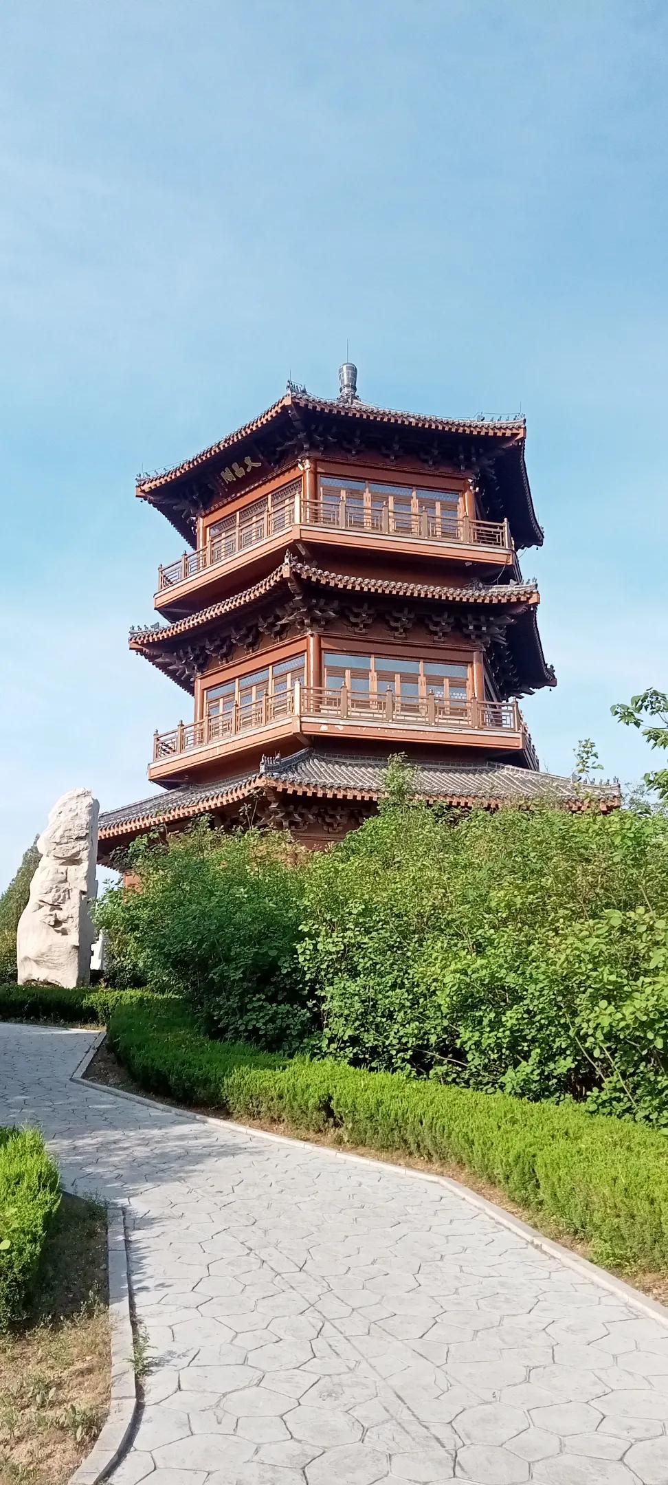 一般企业退休工资有多少?同样缴纳社保，为何企业养老金偏低呢？原因在于缴费的资金来