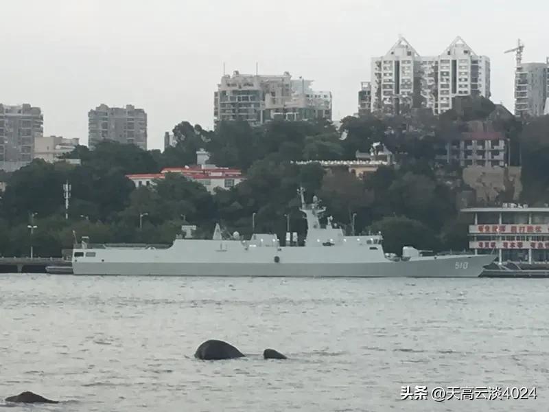 22型导弹艇单挑数千吨级外舰毫不退缩 22型导弹艇单挑数千吨级外舰毫不退缩，这画