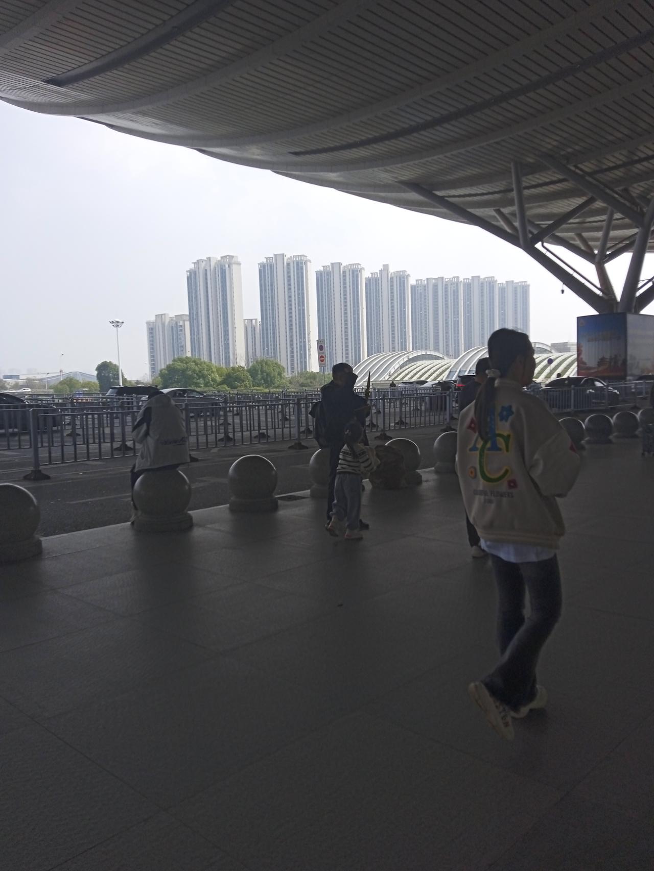 “现在好多老人还天真地以为，把婚结了，两个人一起奋斗一起赚钱，一起就能把日子过好