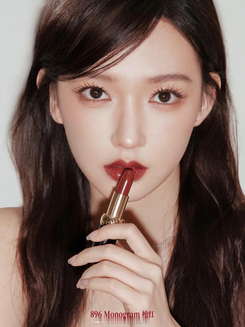 程潇奢牌彩妆推广，如此的权威，大气的脸好适合 ​​​