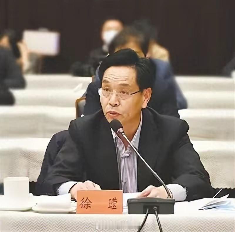 国家烟草专卖局原副局长徐㼆被逮捕 曾在烟草系统深耕了25年的国家烟草局原副局长何