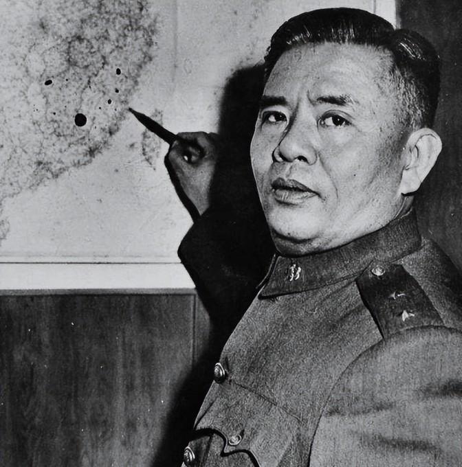 1949年，周总理路过花园时和一个花匠对视了一眼，回到住所，立马致电公安部：把那