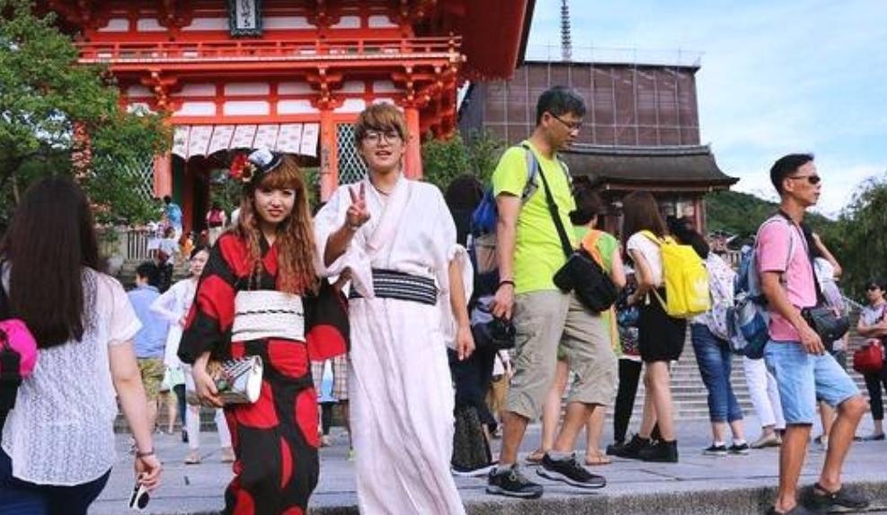 87万中国人定居日本，是当地最大的外籍群体。但一个从东京回国的朋友说了句大实话：
