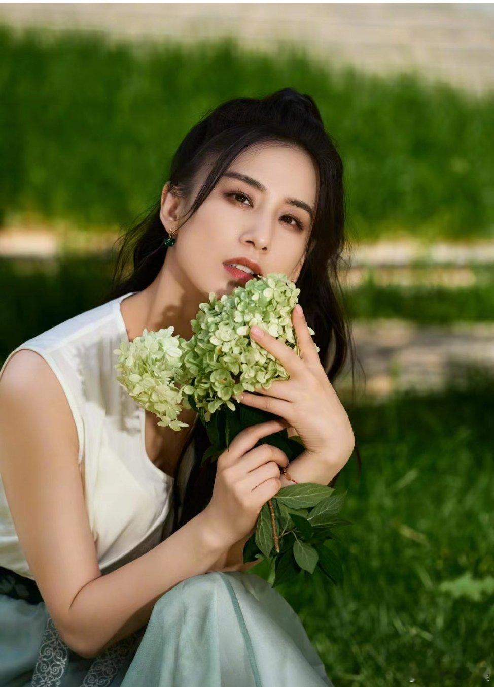 #早期黄圣依#现在出来搞事业也挺好，看看现在娱乐圈，女人离婚后都活出了自我，都变