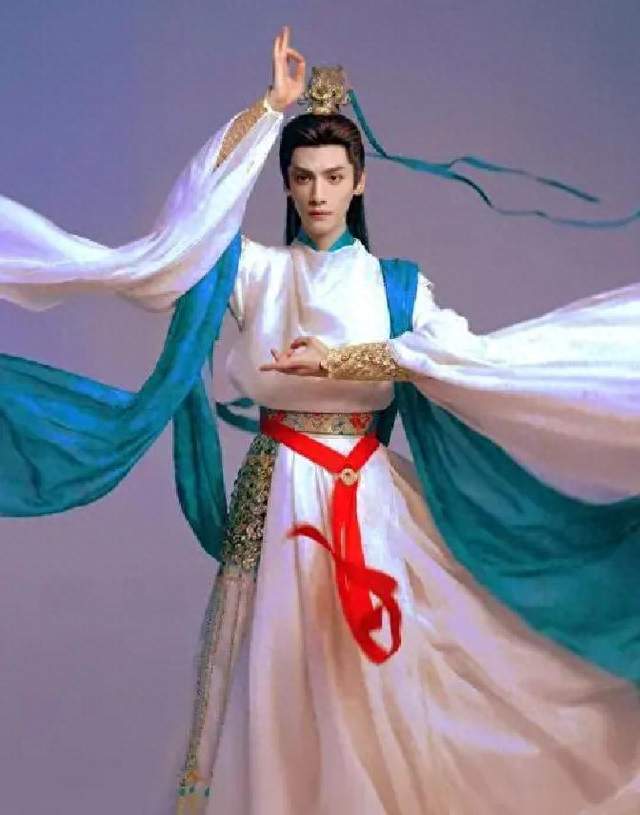 曝张静怡罗云熙入住同一家酒店！凌晨12点入住，随后司机独自离开